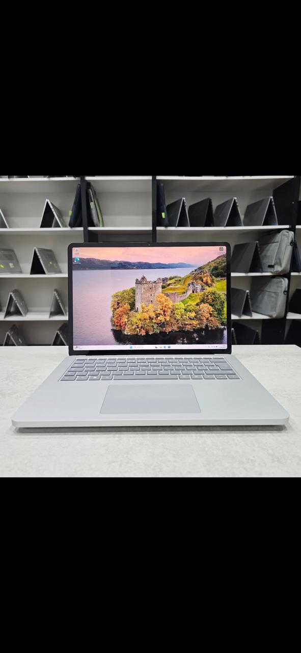 Microsoft Surface Laptop Studio i7 11th, 32/1TB, GTX 3050 4GB.